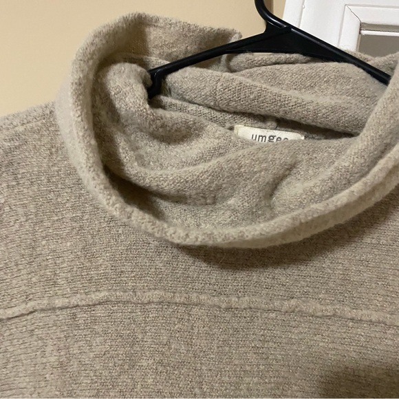 🎉3/$20 CLEAR OUT SALE!🎉 Tan/Taupe Tunic Sweater Cowl Neck Turtle Neck - Picture 4 of 4